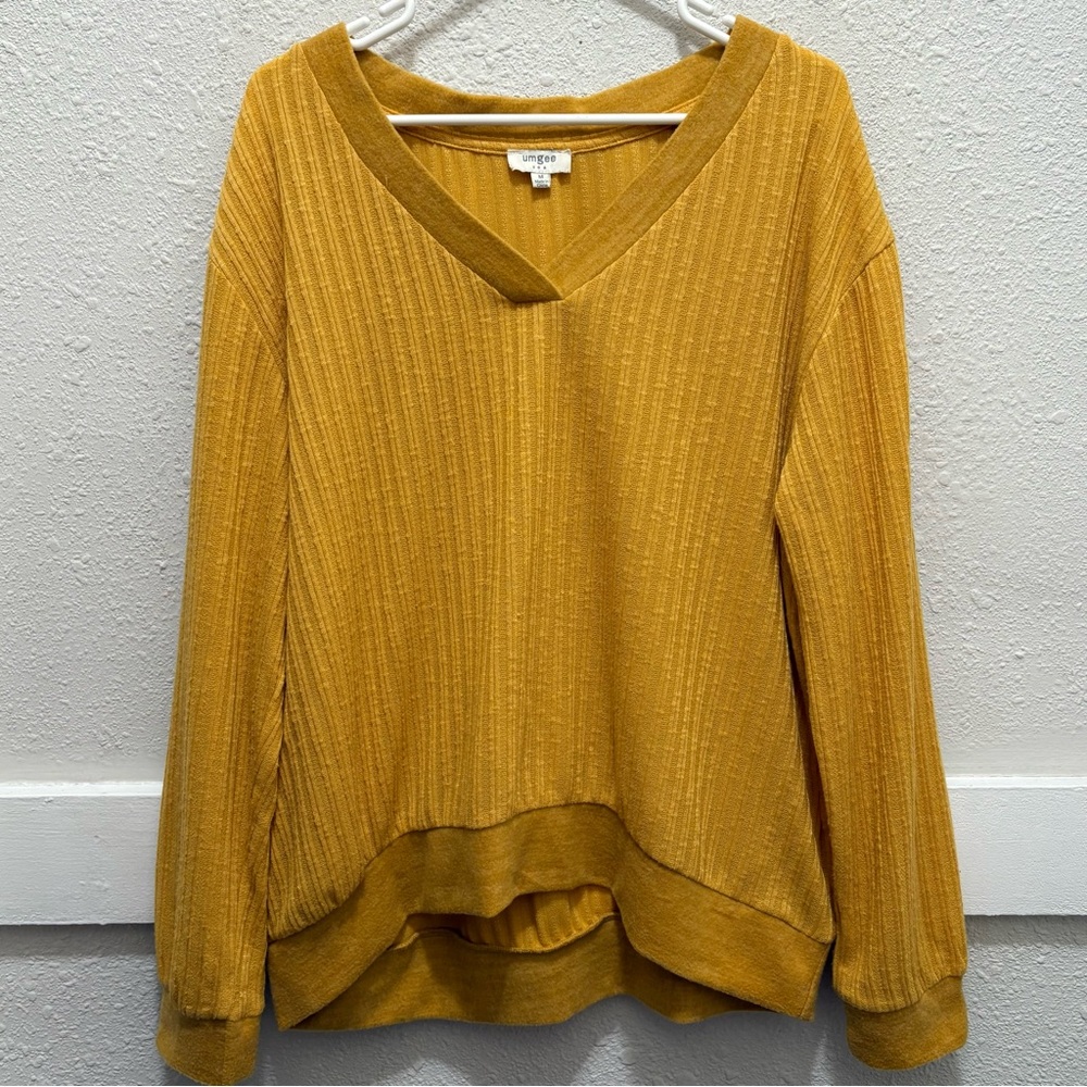 Umgee Mustard Yellow Oversized V-Neck Sweater Size M
